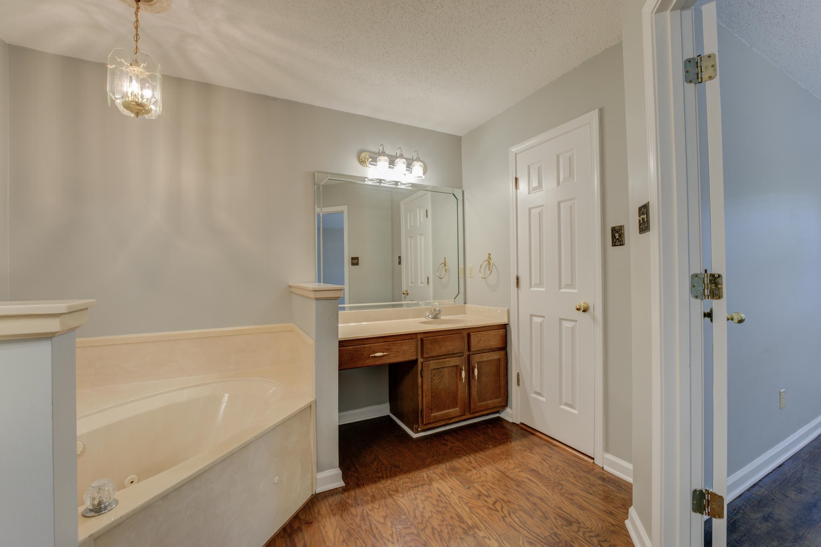 6387 St Elmo Road Bartlett, TN 38135 - Photo 15 of 30 Relax in a nice bubble bath in the whirlpool tub.