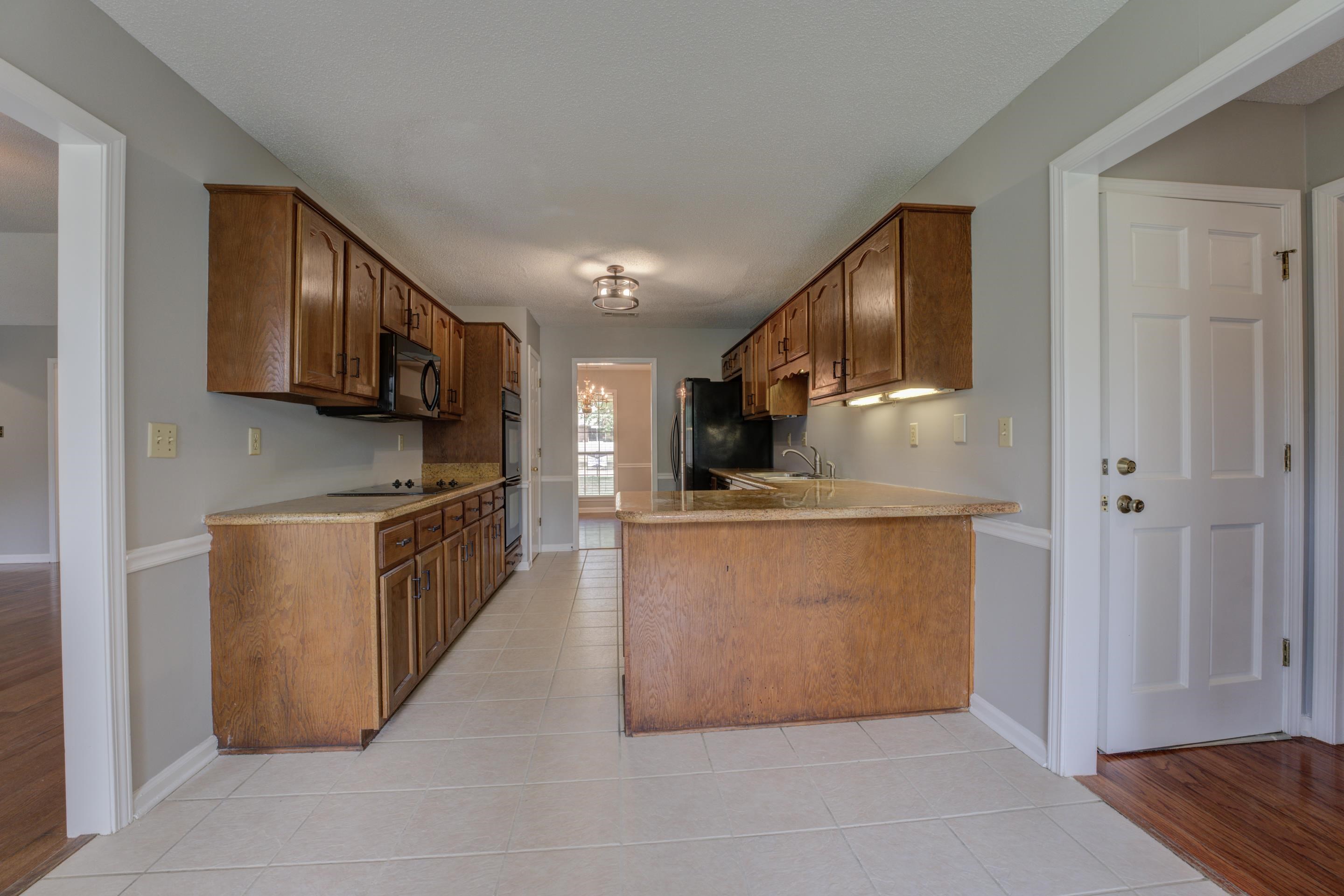 Prepare delicious meals in this wonderful eat-in kitchen.