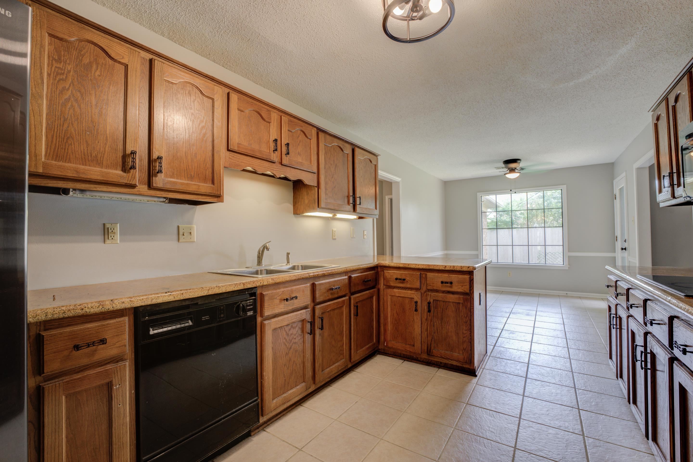 6387 St Elmo Road Bartlett, TN 38135 - Photo 9 of 30 Cooking will be a delight in this eat-in kitchen.
