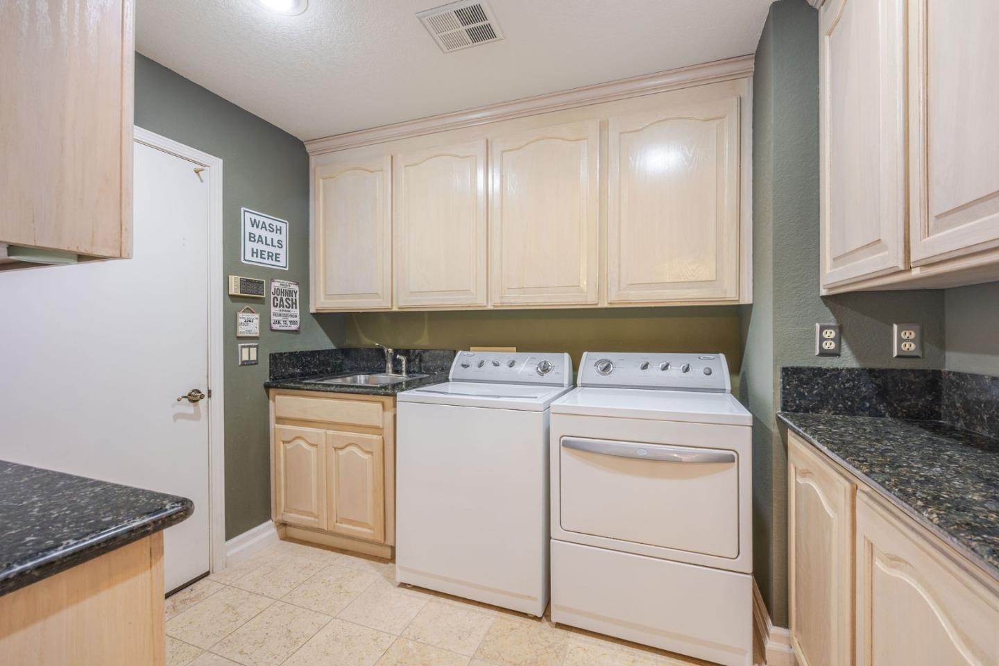 15 Ashdown Place Half Moon Bay, CA 94019 - Photo 42 of 53 a view of a kitchen with stove