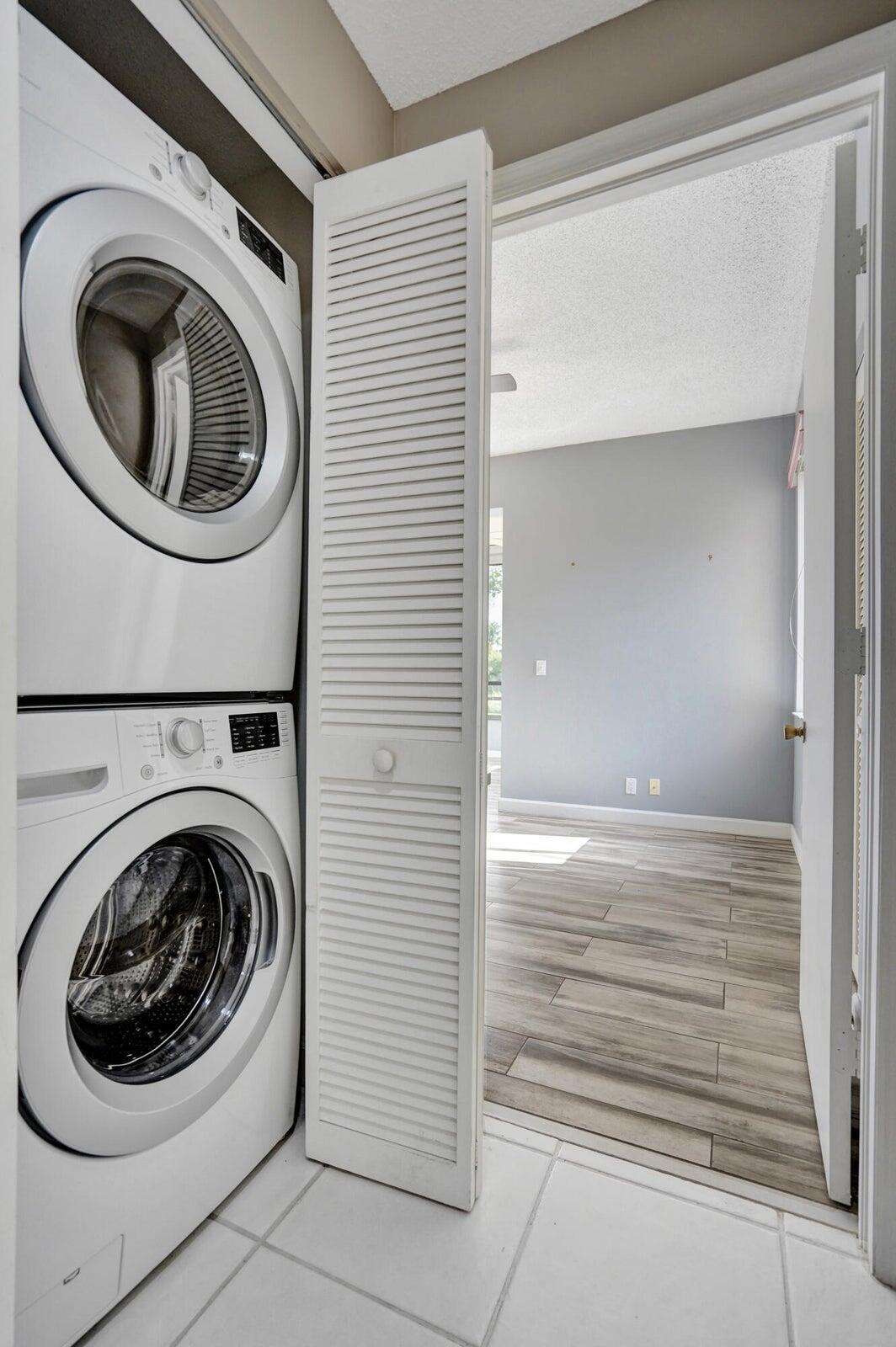 7546 La Paz Boulevard, Unit 108 Boca Raton, FL 33433 - Photo 24 of 33 Laundry