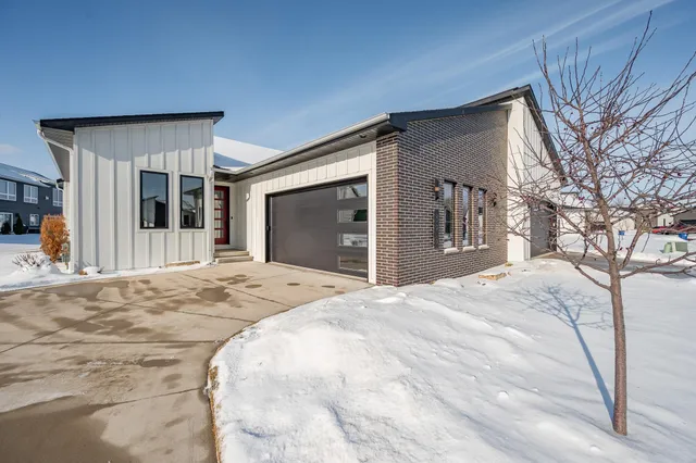 $609,900 | 396 Aldon Cir Green, Green Bay, WI 54304