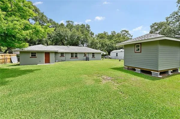 $2,000 | 203 Cambridge Court, New Orleans, LA 70131