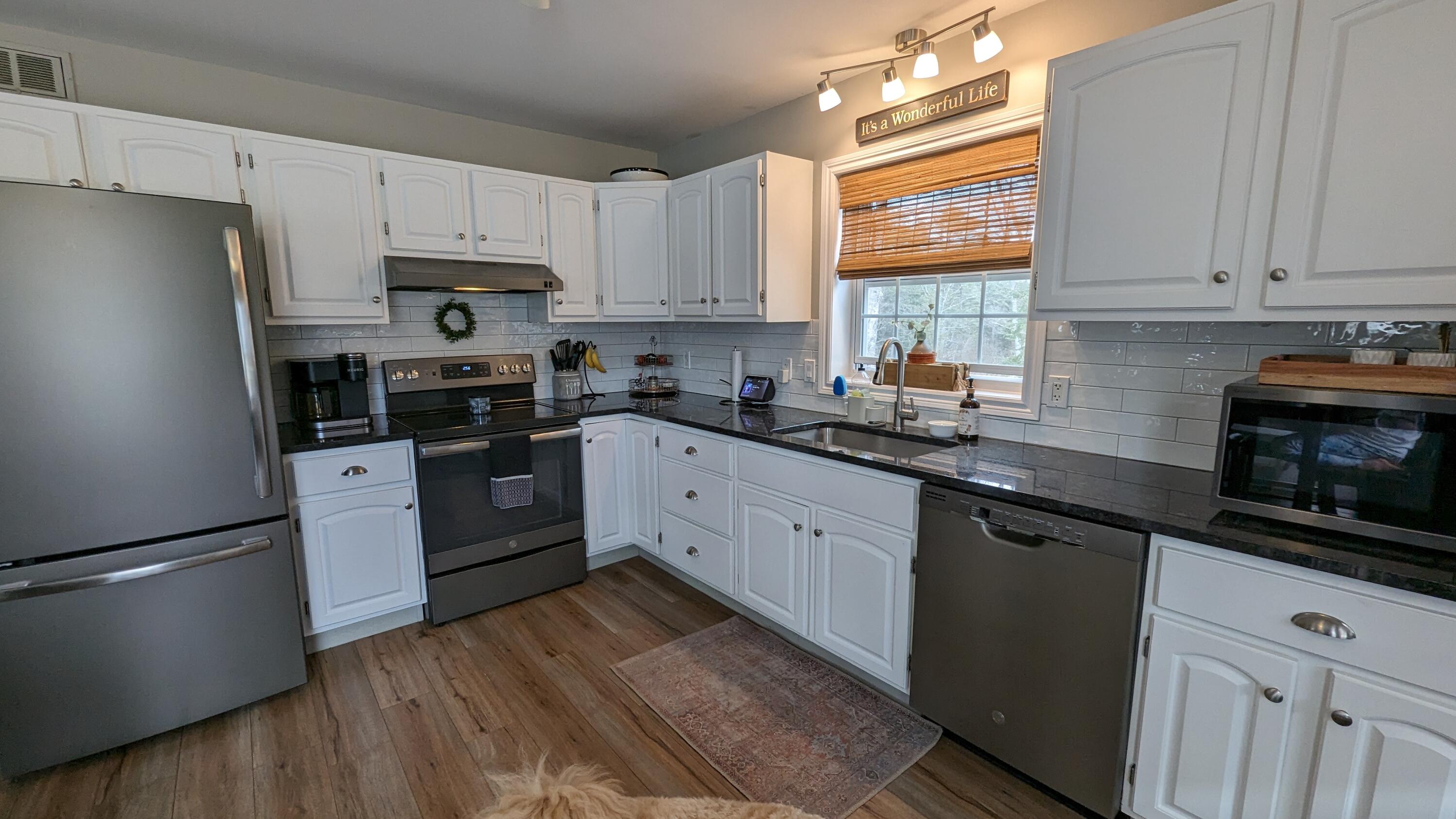 41 Cardinal Way Bangor, ME 04401 - Photo 7 of 39 Kitchen