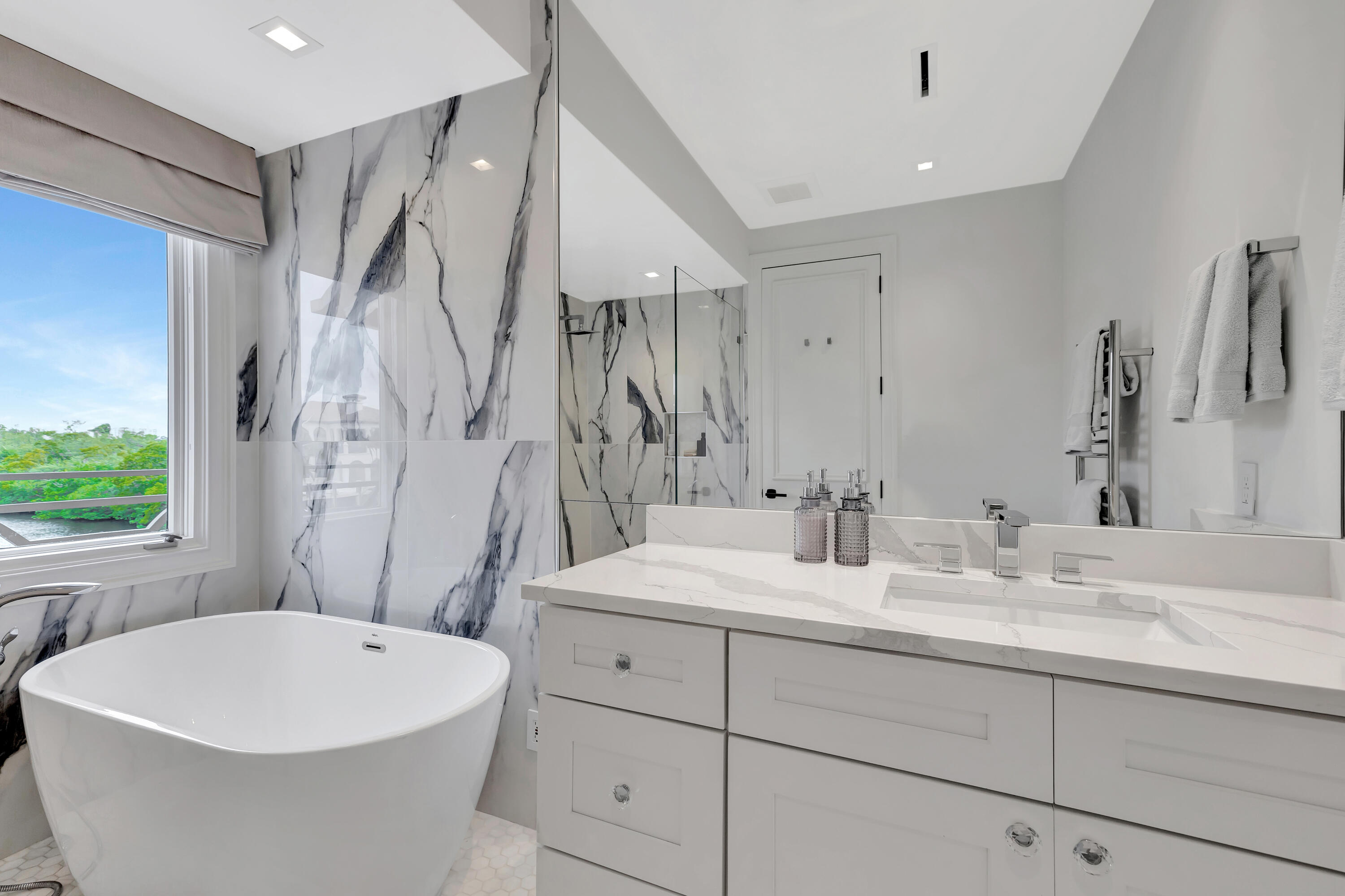 751 Northeast 45th Road Boca Raton, FL 33431 - Photo 36 of 41 HL_36_Bathroom 4 - Up2