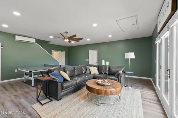 $799,900 | 1517 Deerfield Way, La Follette, TN 37766