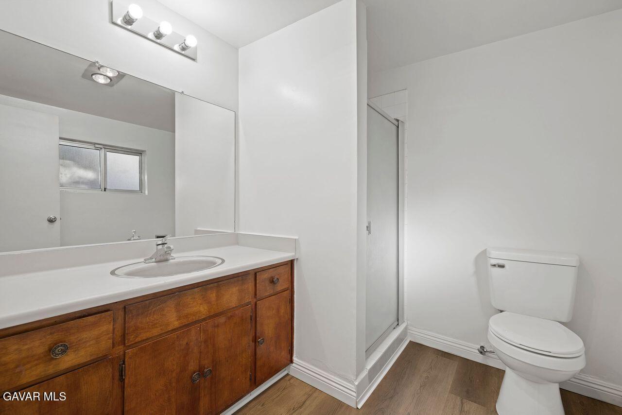 43708 Fern Avenue Lancaster, CA 93534 - Photo 12 of 26 joe primary bath