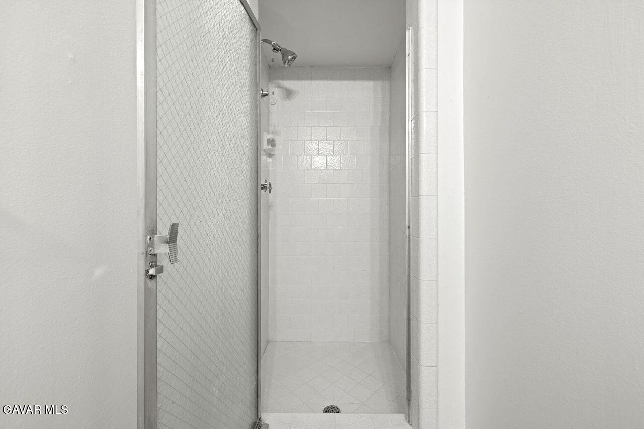 43708 Fern Avenue Lancaster, CA 93534 - Photo 20 of 26 joe shower