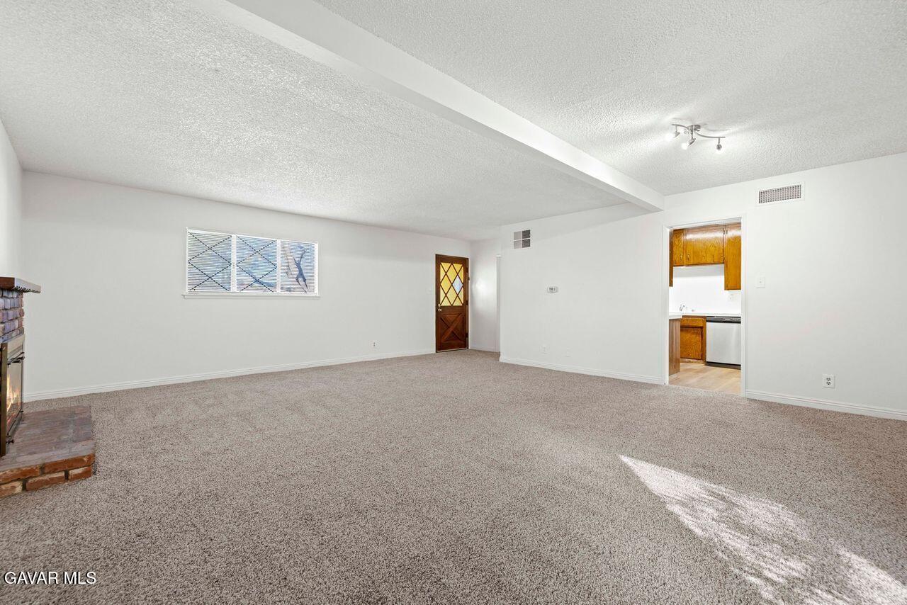 43708 Fern Avenue Lancaster, CA 93534 - Photo 4 of 26 joe entry