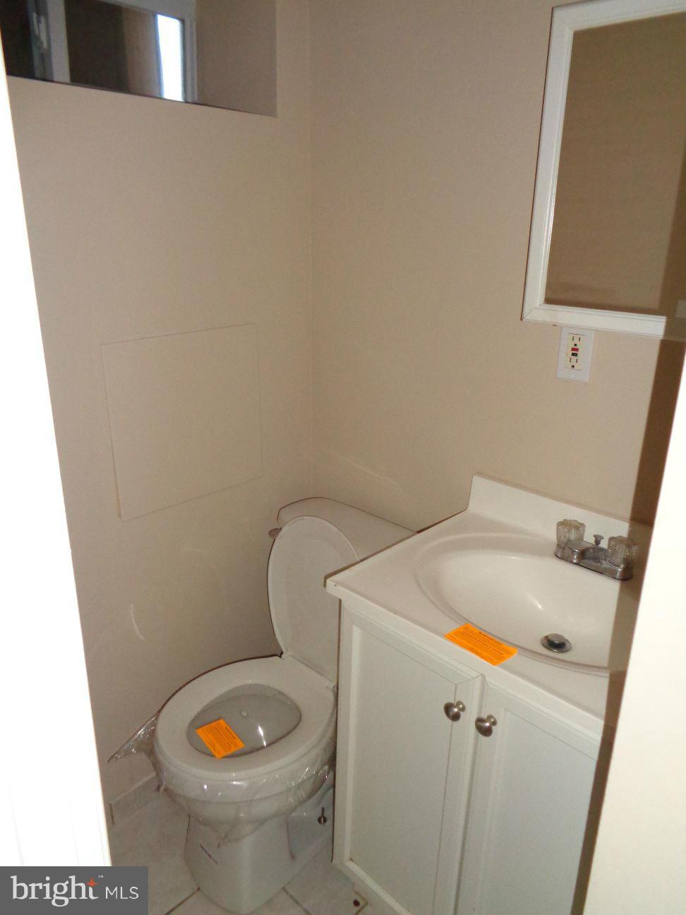 419 Scarsdale Road Baltimore, MD 21224 - Photo 17 of 23 Bath