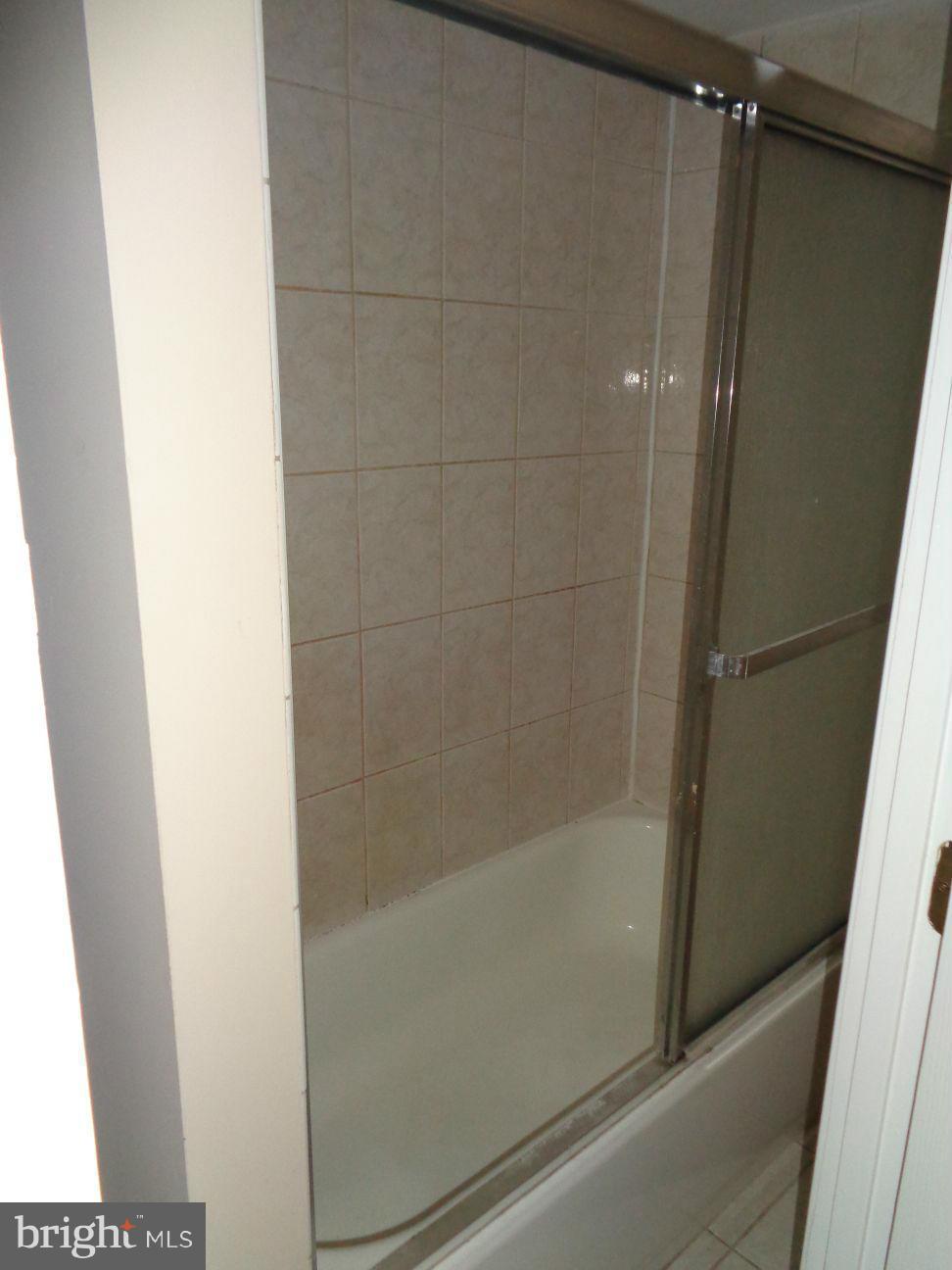 419 Scarsdale Road Baltimore, MD 21224 - Photo 18 of 23 Bath