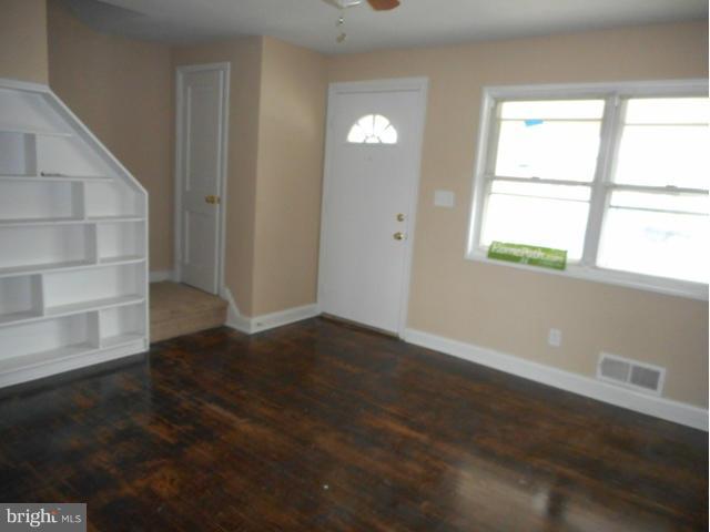 419 Scarsdale Road Baltimore, MD 21224 - Photo 3 of 23 Living Room