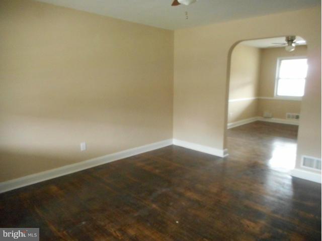 419 Scarsdale Road Baltimore, MD 21224 - Photo 4 of 23 Living Room