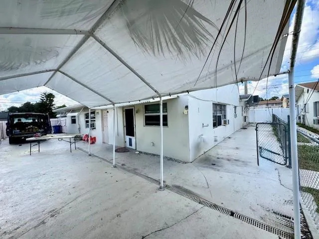 a view of a garage
