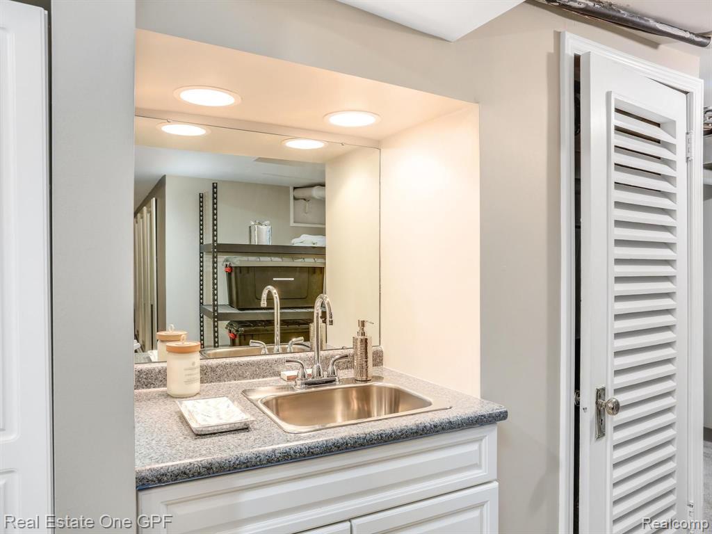 371 Lincoln Road Grosse Pointe, MI 48230 - Photo 45 of 55