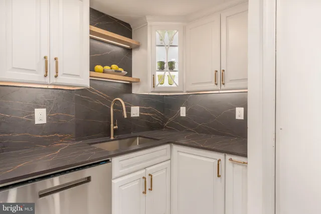 a close view of sink and tap