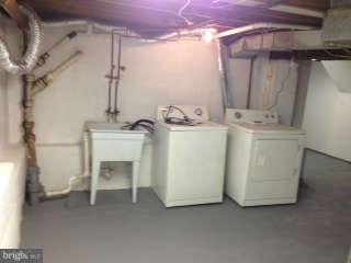 326 Cresswell Road Baltimore, MD 21225 - Photo 17 of 19 Washer/Dryer