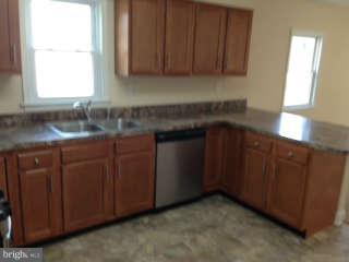 326 Cresswell Road Baltimore, MD 21225 - Photo 4 of 19 Maple Cabinets