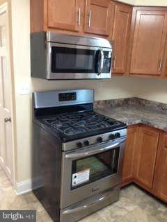 326 Cresswell Road Baltimore, MD 21225 - Photo 5 of 19 Stainless%20Steel%205%20burner%20gas%20range