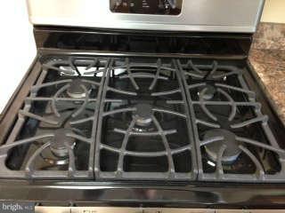 326 Cresswell Road Baltimore, MD 21225 - Photo 6 of 19 5 Burner Gas cook top