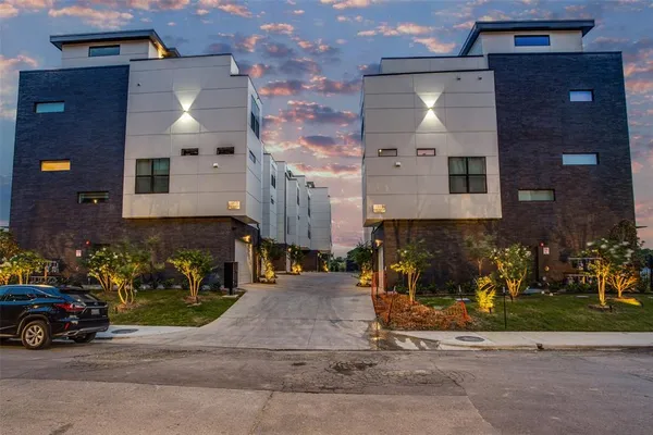 $2,485 | 1813 Park Avenue, Unit 205, Dallas, TX 75215