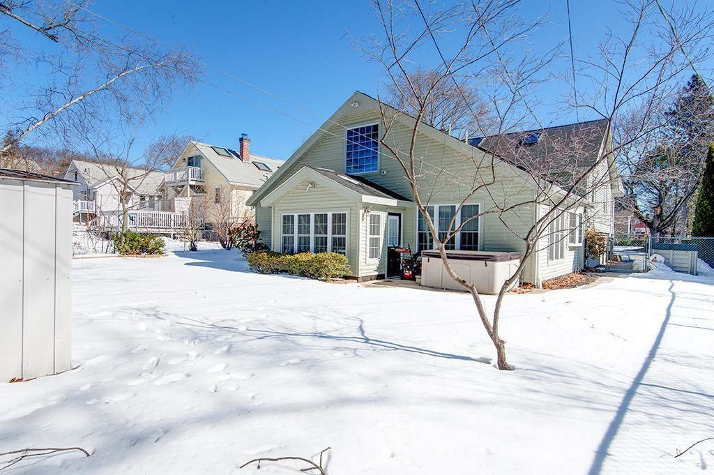 18 Knowles Road Worcester, MA 01602 - Photo 3 of 30 Gallery Image 3