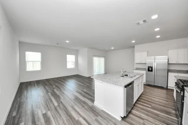 $2,625 | 10315 Malta Trce Drive, Unit B, Rosharon, TX 77583