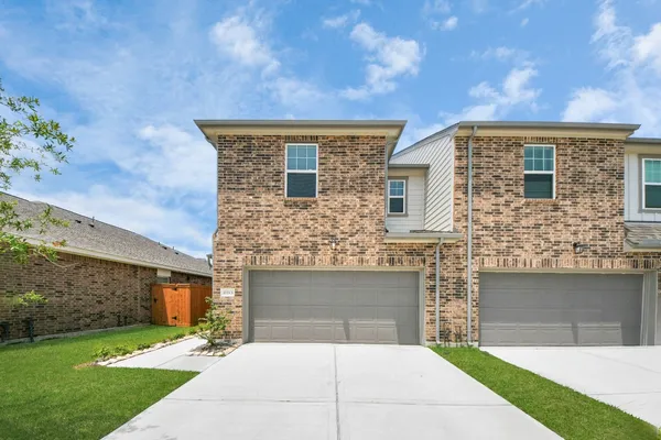 $2,625 | 10315 Malta Trce Drive, Unit B, Rosharon, TX 77583