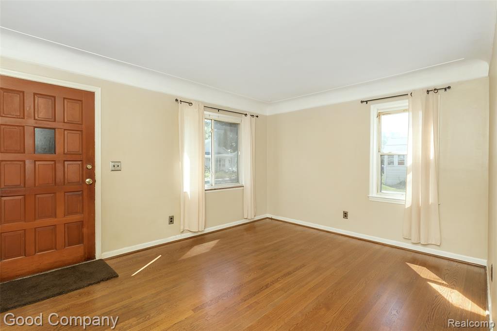 2103 Leitch Road Ferndale, MI 48220 - Photo 3 of 32