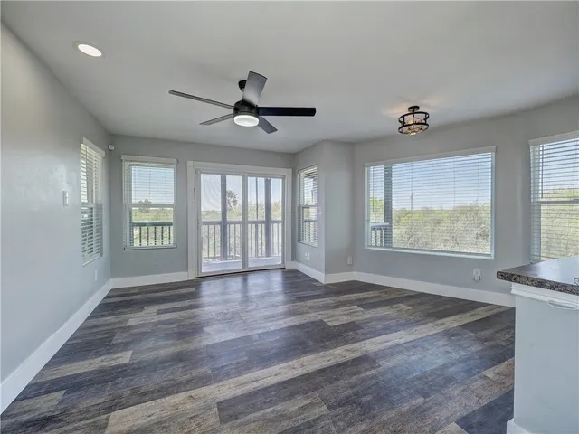 $2,300 | 210 Causeway Drive, Portland, TX 78374