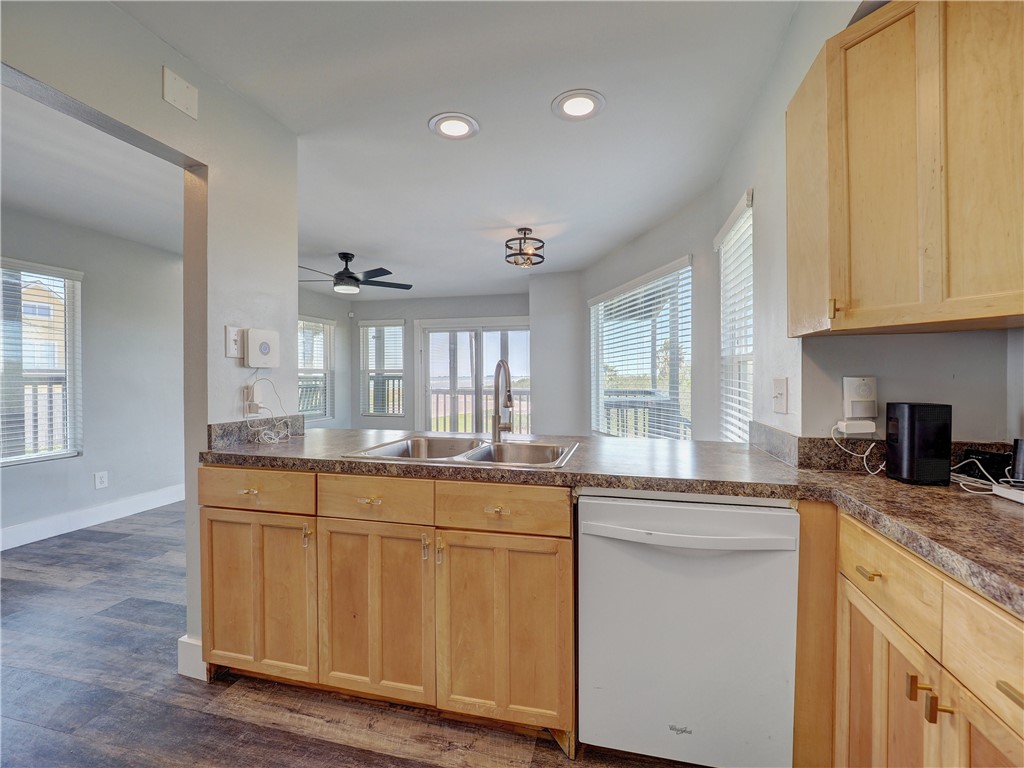 210 Causeway Drive Portland, TX 78374 - Photo 15 of 33 Open concept kitchen