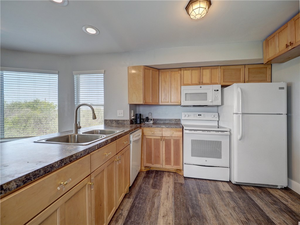 210 Causeway Drive Portland, TX 78374 - Photo 16 of 33