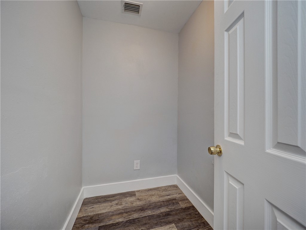 210 Causeway Drive Portland, TX 78374 - Photo 17 of 33 Storage/Pantry Closet