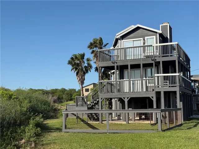 $2,300 | 210 Causeway Drive, Portland, TX 78374