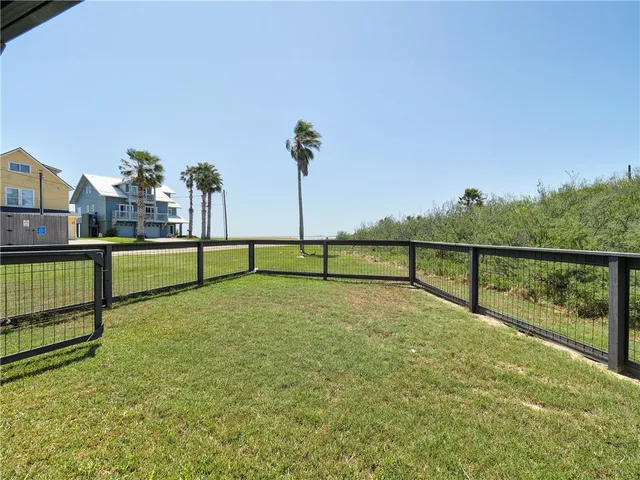 $2,300 | 210 Causeway Drive, Portland, TX 78374