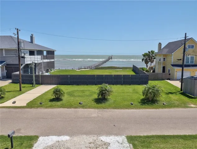 $2,300 | 210 Causeway Drive, Portland, TX 78374