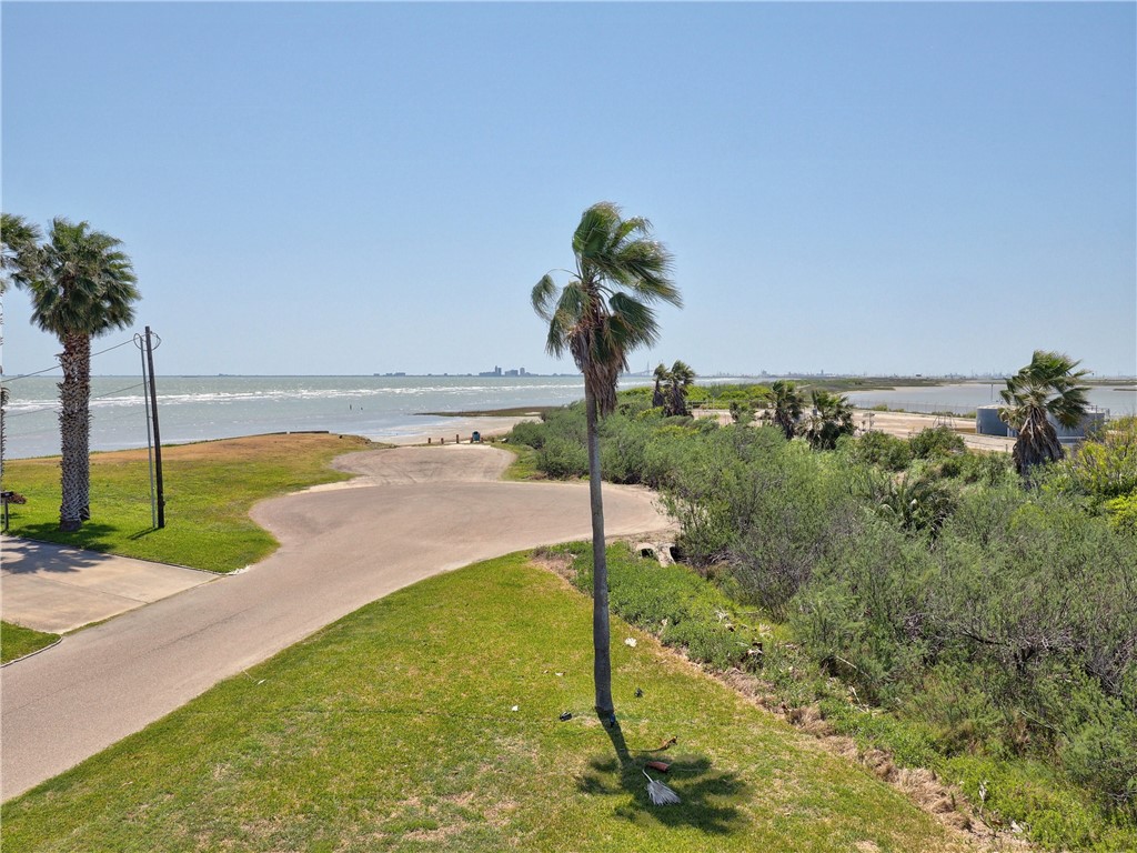 210 Causeway Drive Portland, TX 78374 - Photo 4 of 33