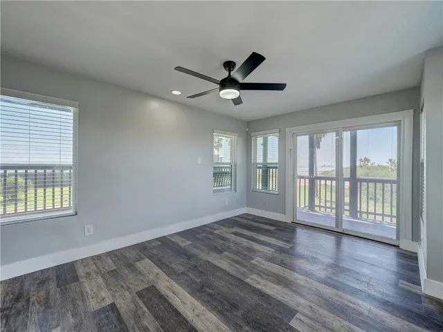 $2,300 | 210 Causeway Drive, Portland, TX 78374