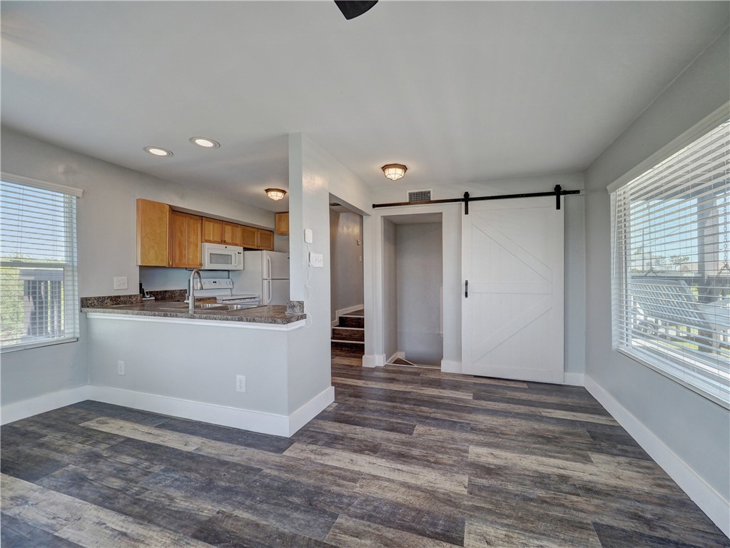 210 Causeway Drive Portland, TX 78374 - Photo 10 of 33