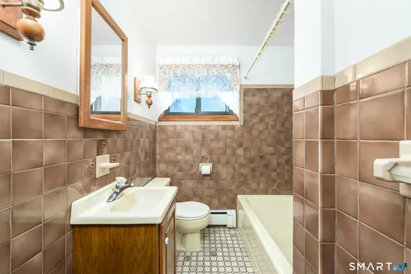 $344,000 | 6 Saunders Lane, Prospect, CT 06712