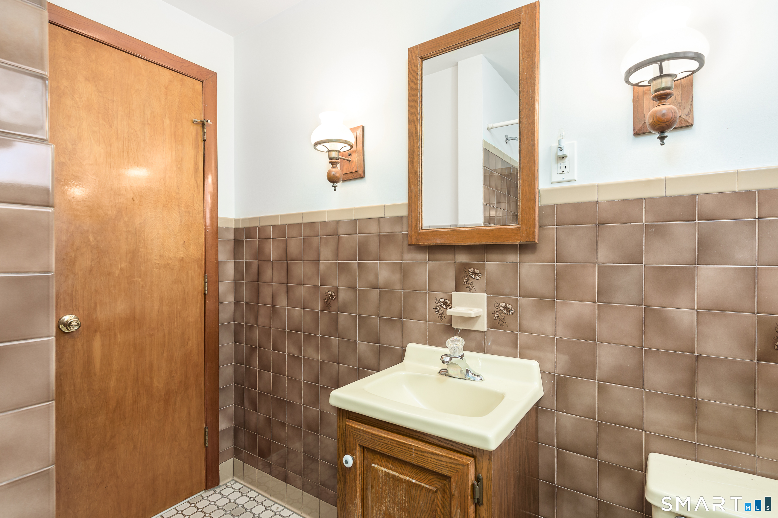 6 Saunders Lane Prospect, CT 06712 - Photo 7 of 29