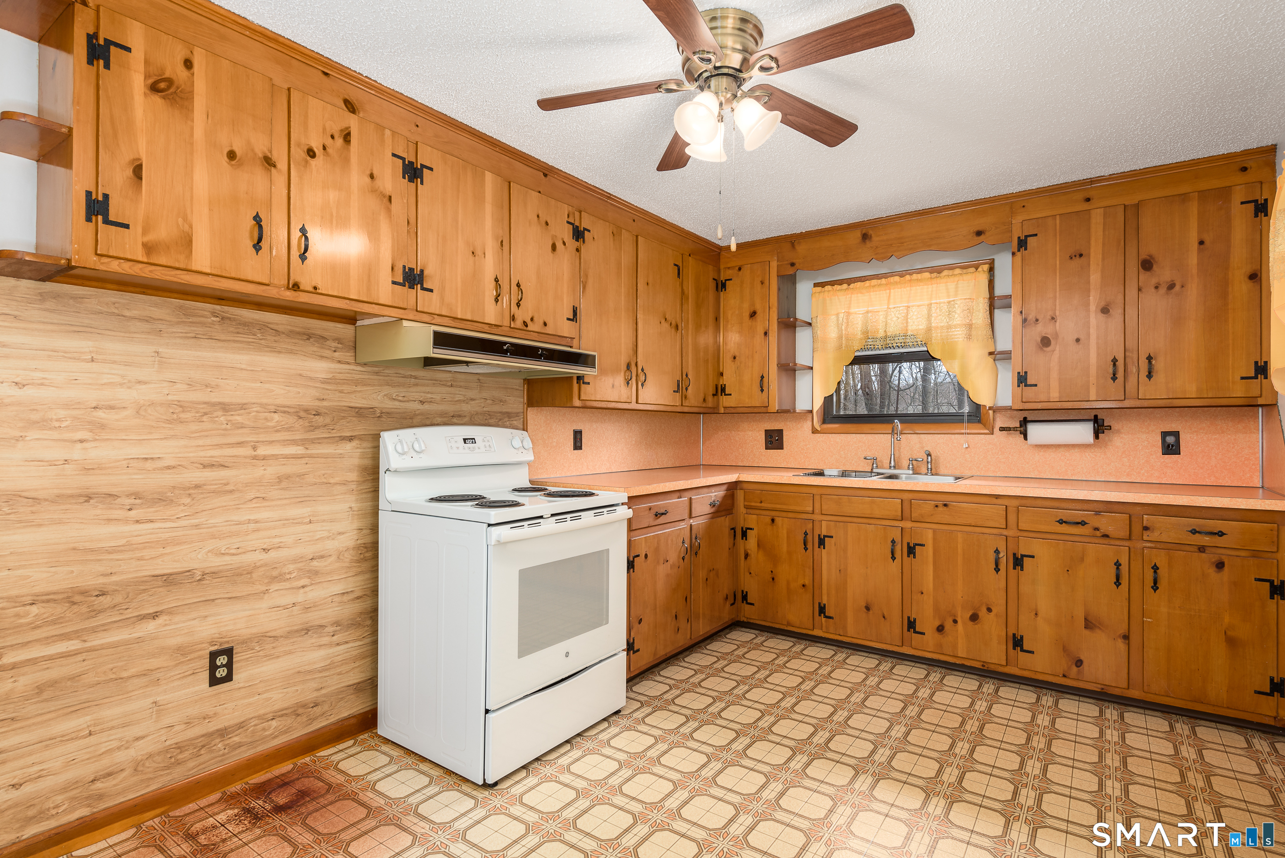 6 Saunders Lane Prospect, CT 06712 - Photo 8 of 29