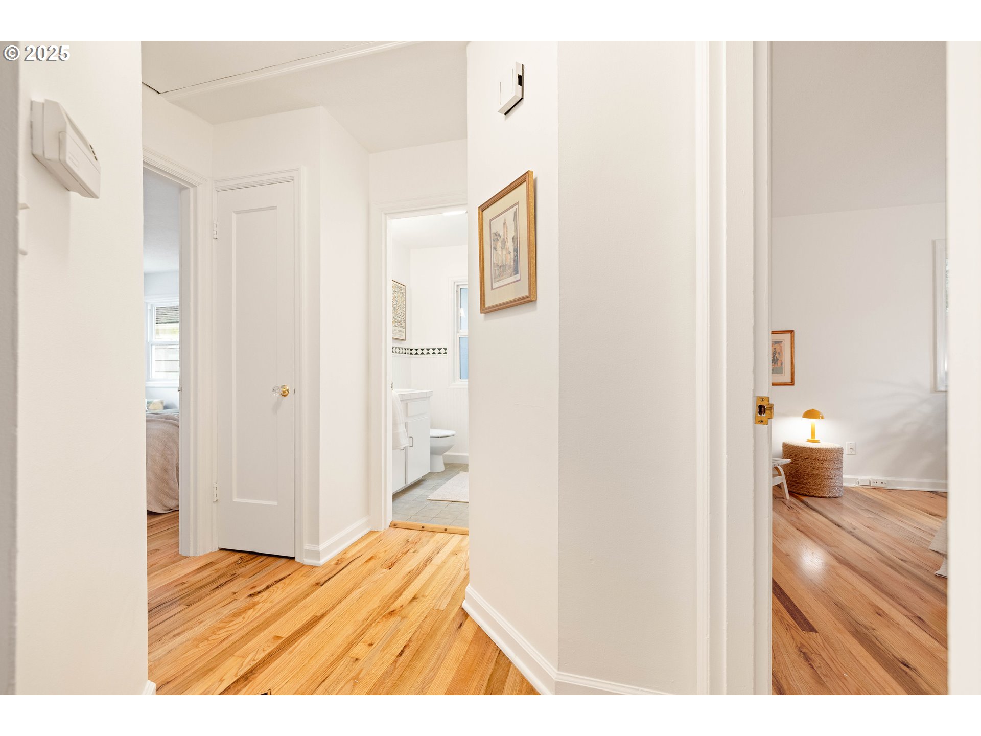 5260 Southwest Alfred Street Portland, OR 97219 - Photo 20 of 48 Hallway
