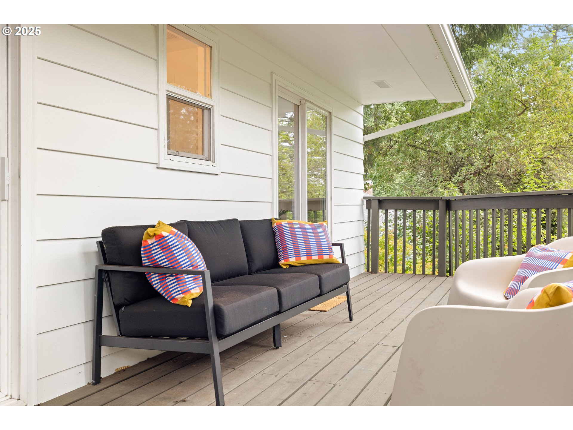 5260 Southwest Alfred Street Portland, OR 97219 - Photo 24 of 48 Balcony