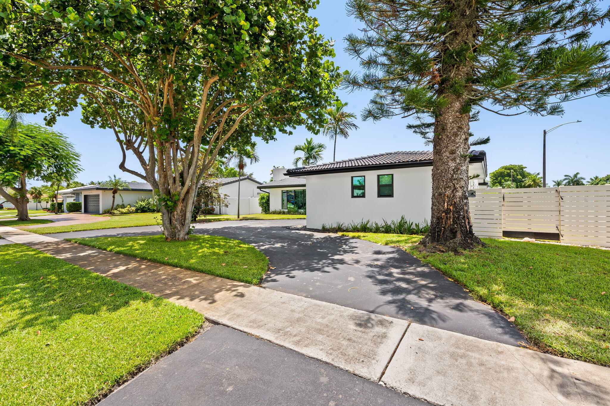 5122 Cleveland Street Hollywood, FL 33021 - Photo 7 of 28 7-web-or-mls-DSC_3868