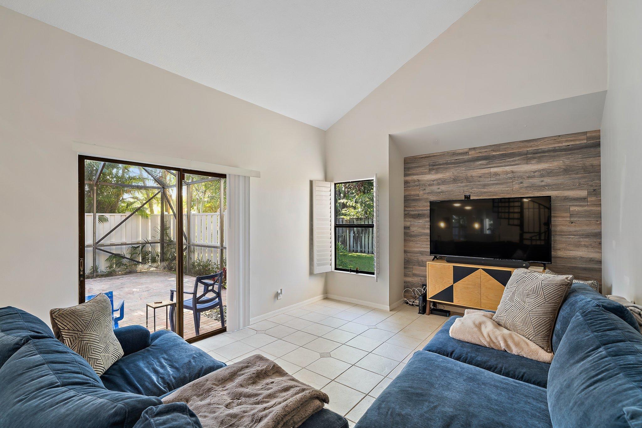 301 Summerwinds Lane Jupiter, FL 33458 - Photo 11 of 38 011-301SummerWindsLn-Jupiter-FL-SMALL