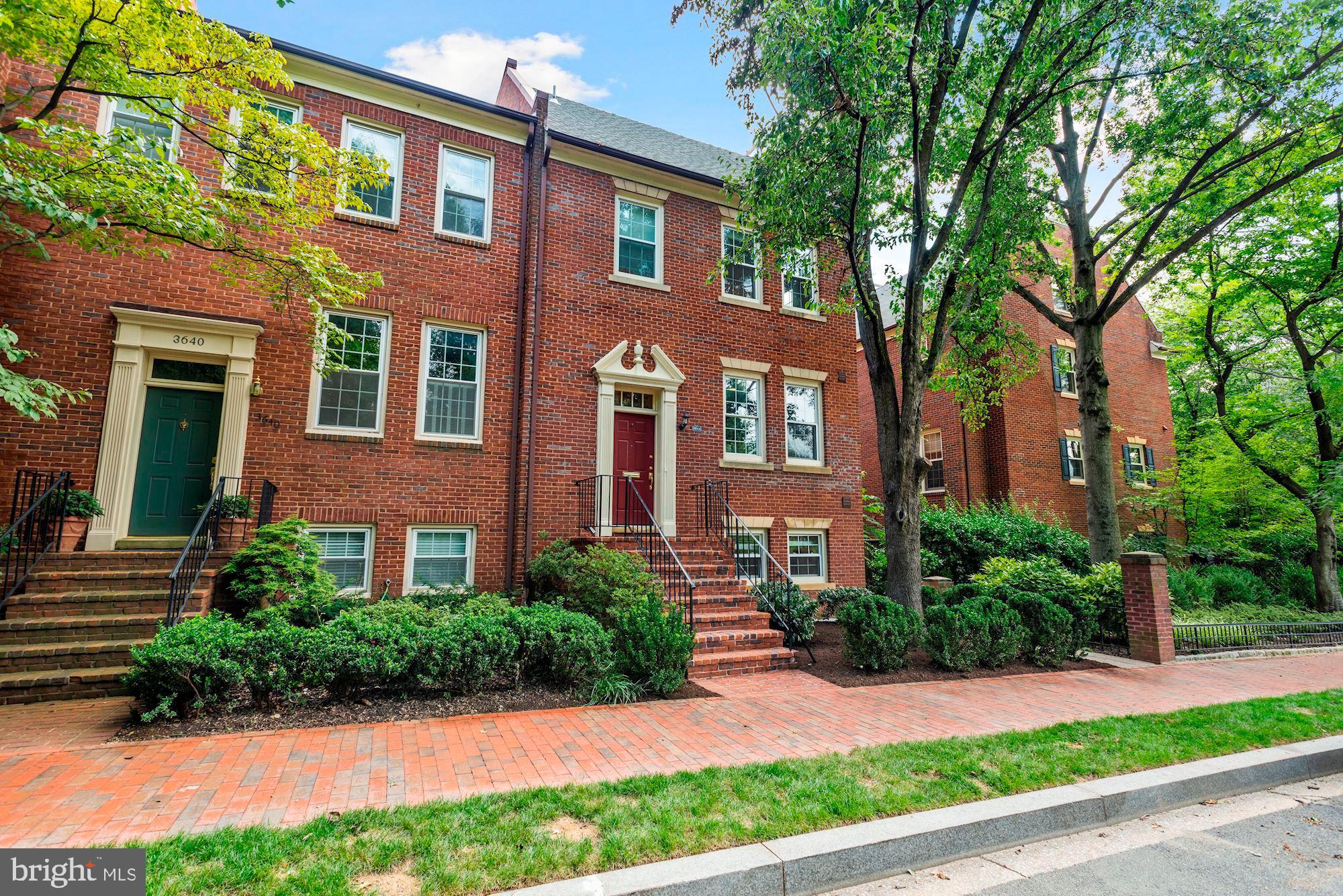 Rare corner unit townhouse at the Cloisters!