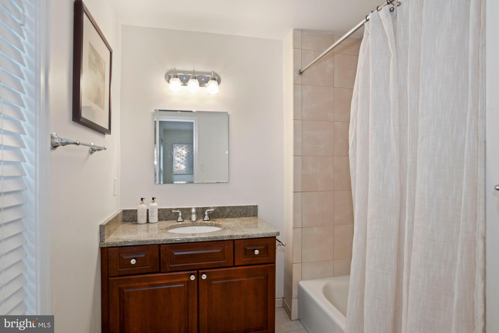3644 Reservoir Road Northwest Washington, DC 20007 - Photo 20 of 27 Bright bathroom with tub.