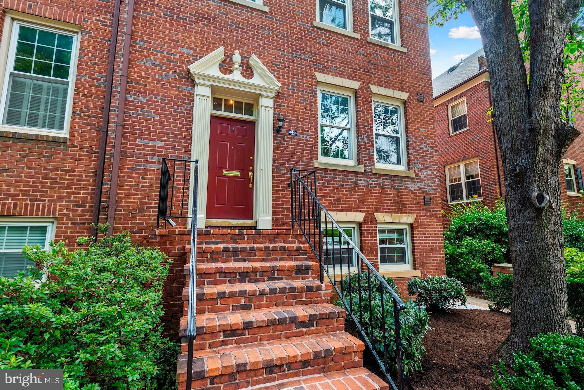 3644 Reservoir Road Northwest Washington, DC 20007 - Photo 3 of 27 Inviting entrance