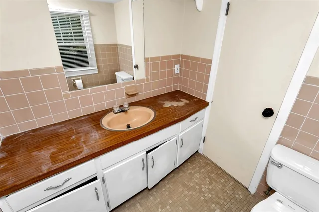 $319,900 | 74 Woodstock Street, Chicopee, MA 01020